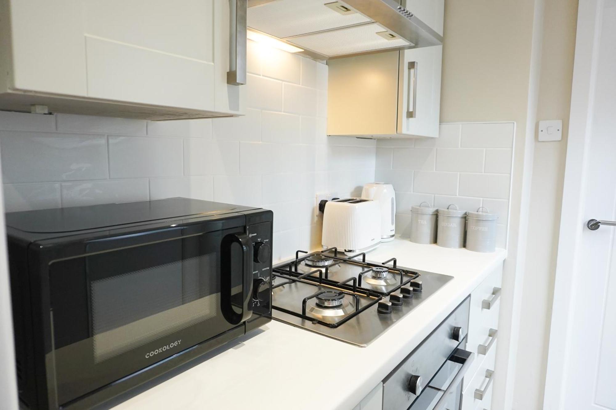 Holiday home 2 Bedroom House 10 Mins To Centre & Dock