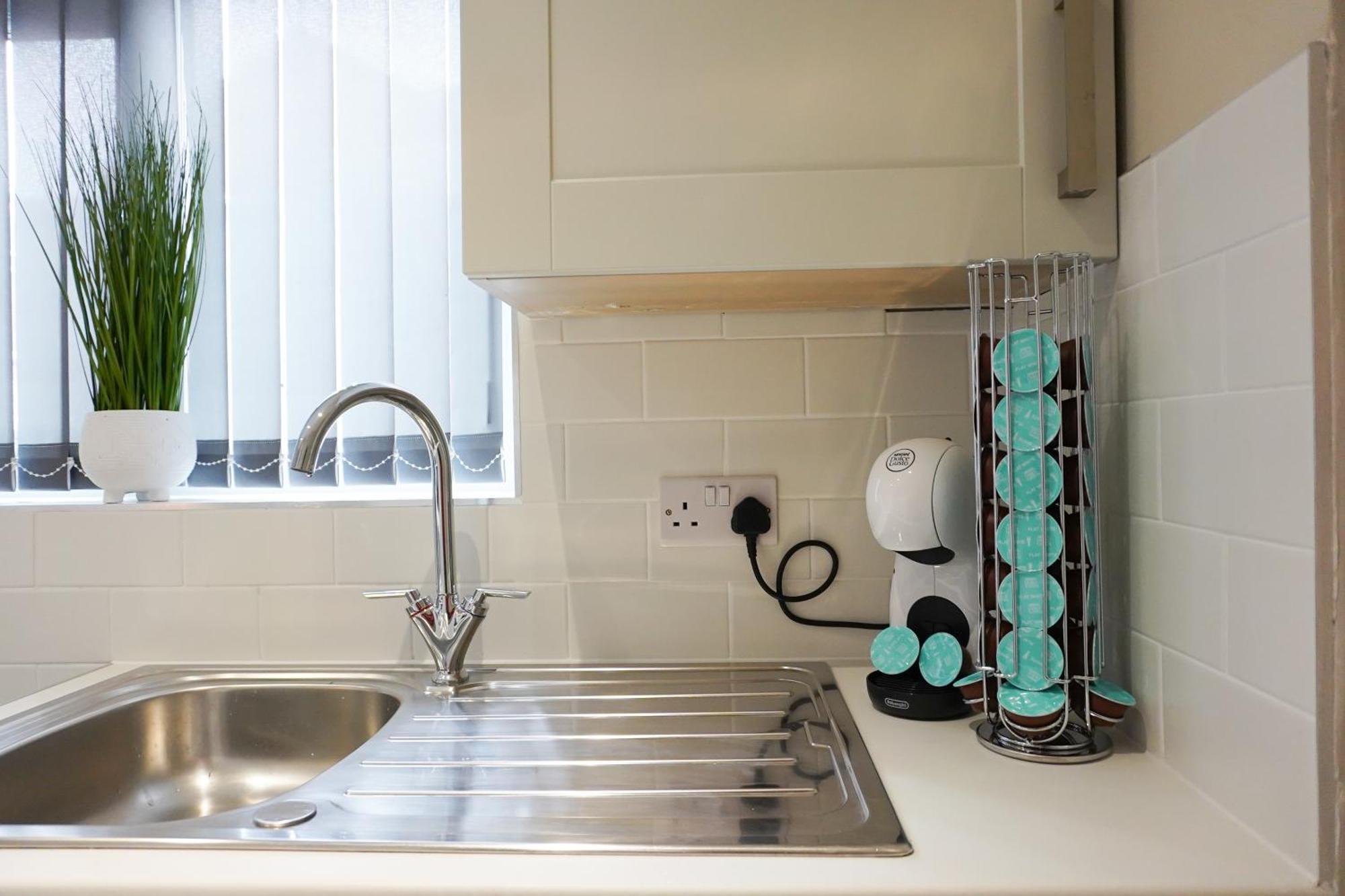 2 Bedroom House 10 Mins To Centre & Dock * Liverpool