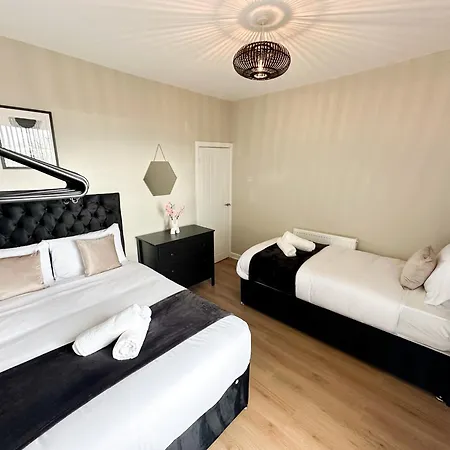 2 Bedroom House 10 Mins To City Centre & Albert Dock Liverpool Buitenkant foto