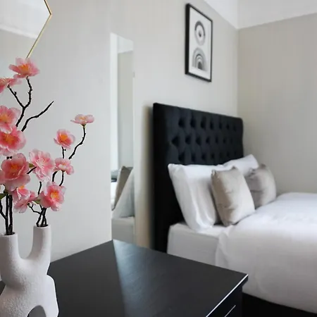 2 Bedroom House 10 Mins To City Centre & Albert Dock Liverpool Buitenkant foto
