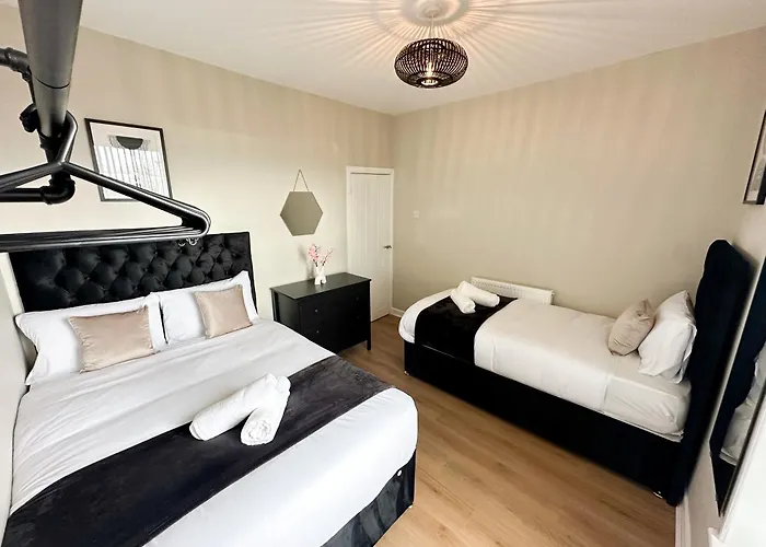 2 Bedroom House 10 Mins To City Centre & Albert Dock