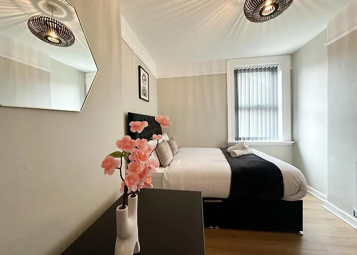 2 Bedroom House 10 Mins To City Centre & Albert Dock