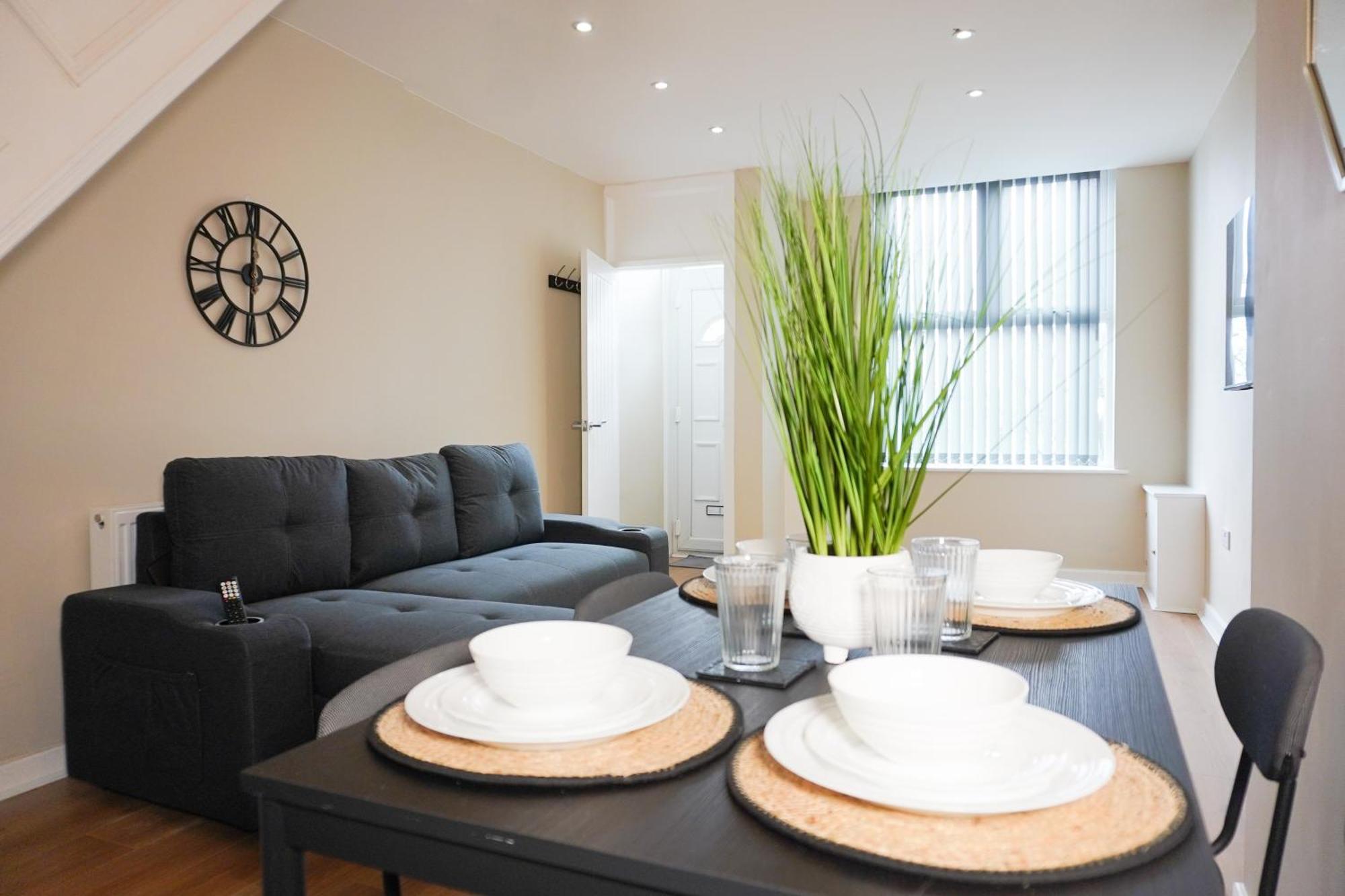 2 Bedroom House 10 Mins To Centre & Dock * Liverpool