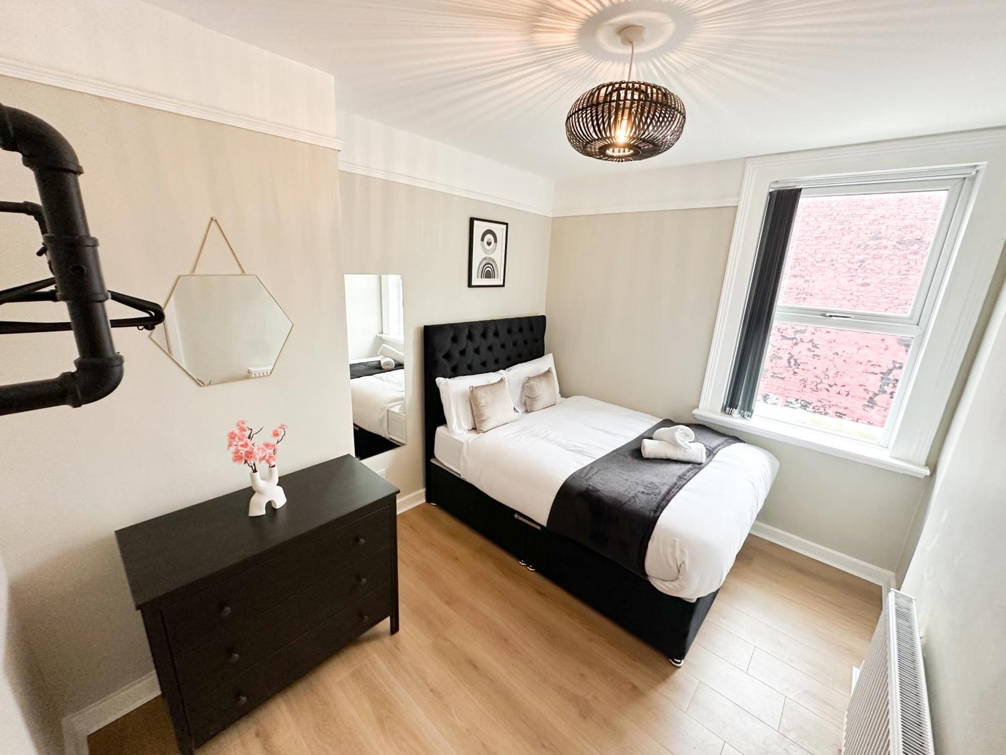 2 Bedroom House 10 Mins To Centre & Dock