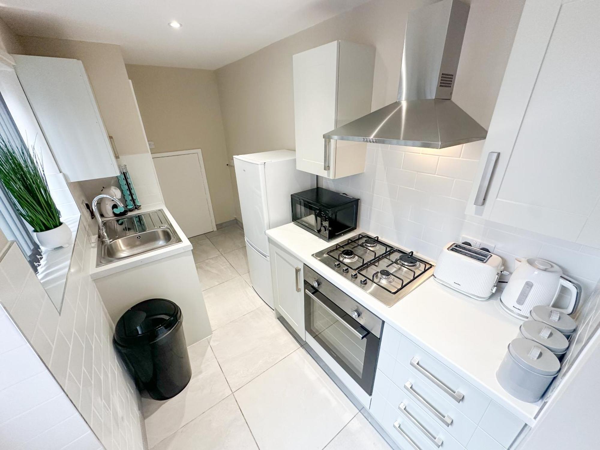 2 Bedroom House 10 Mins To Centre & Dock