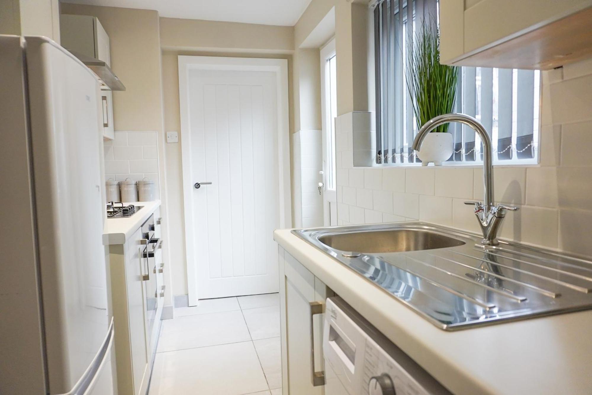 2 Bedroom House 10 Mins To Centre & Dock Ferienhaus